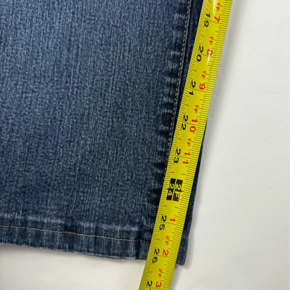Heritage Men's Relaxed Jeans in Medium Blue
